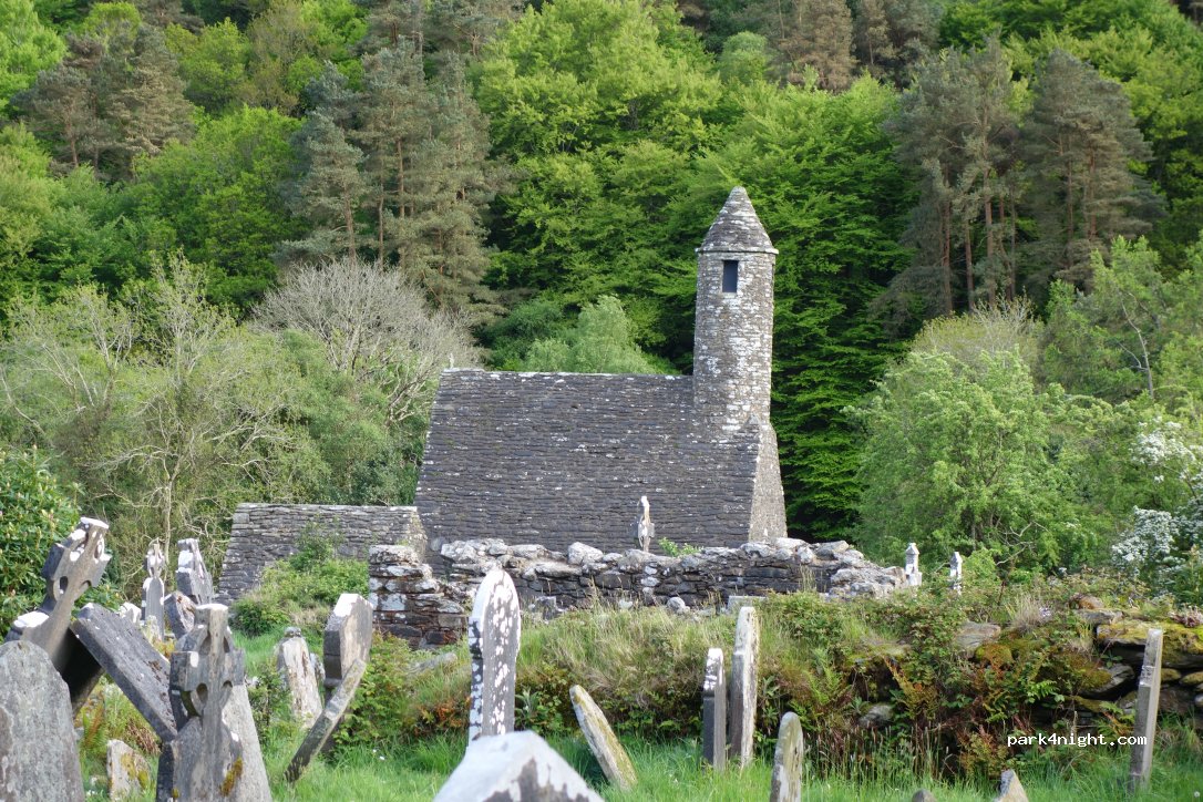 (2M44+Q5) Derrybawn, Co. Wicklow, - R757 Glendalough Upper Lake Car Park — foto 3