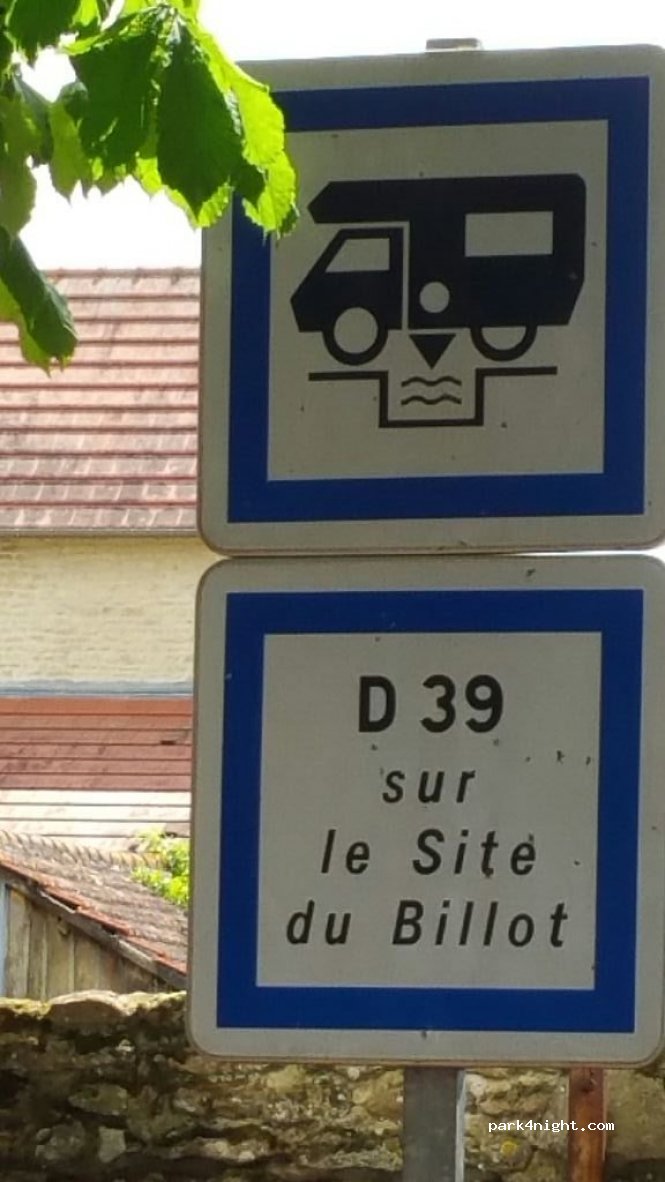 (14170) Saint-Pierre-sur-Dives - 27 Place du Marché — foto 2