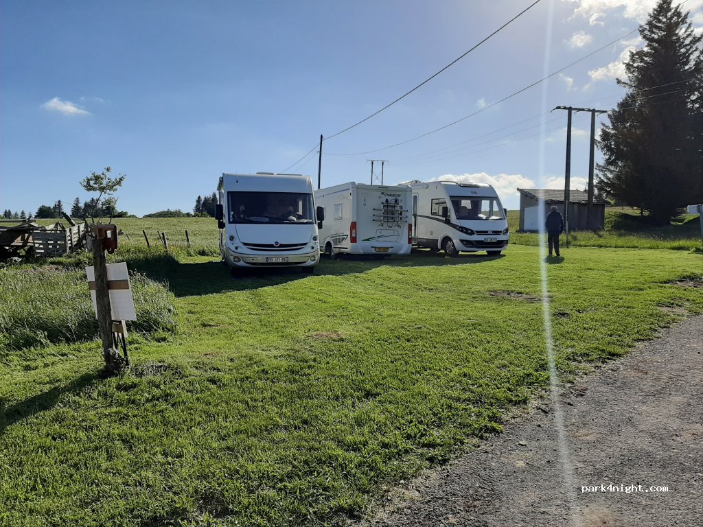 (07510) Mazan-l'Abbaye - Sur le Bois — foto