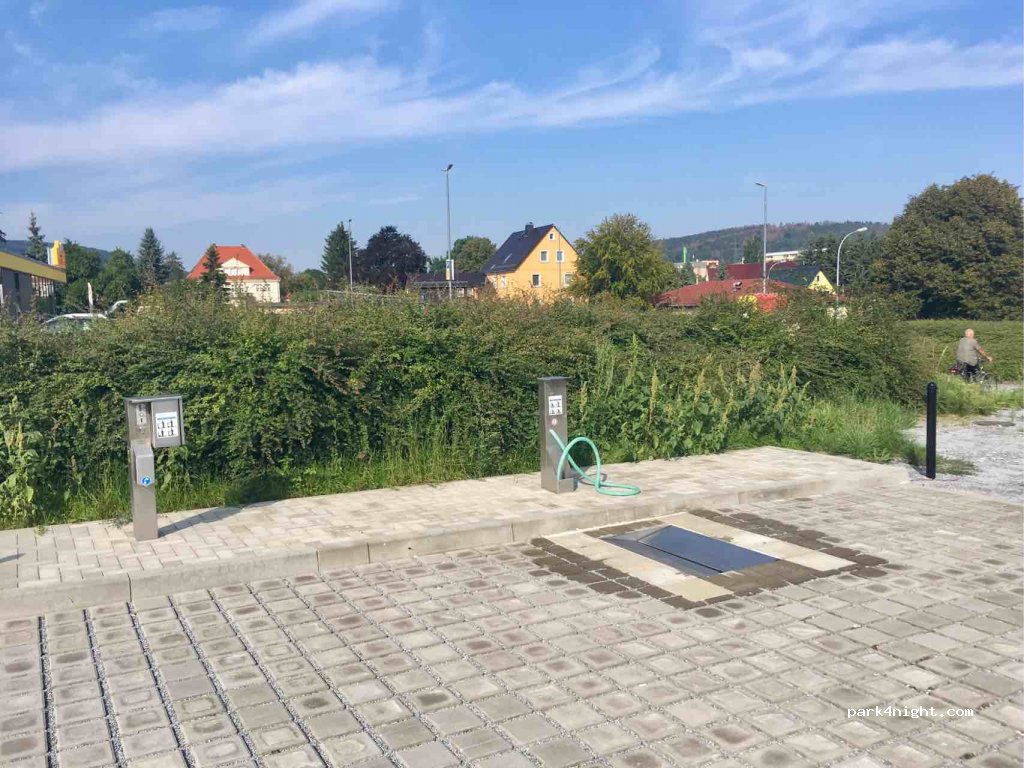 Wohnmobilstellplatz an der Schnapsbrennerei — foto