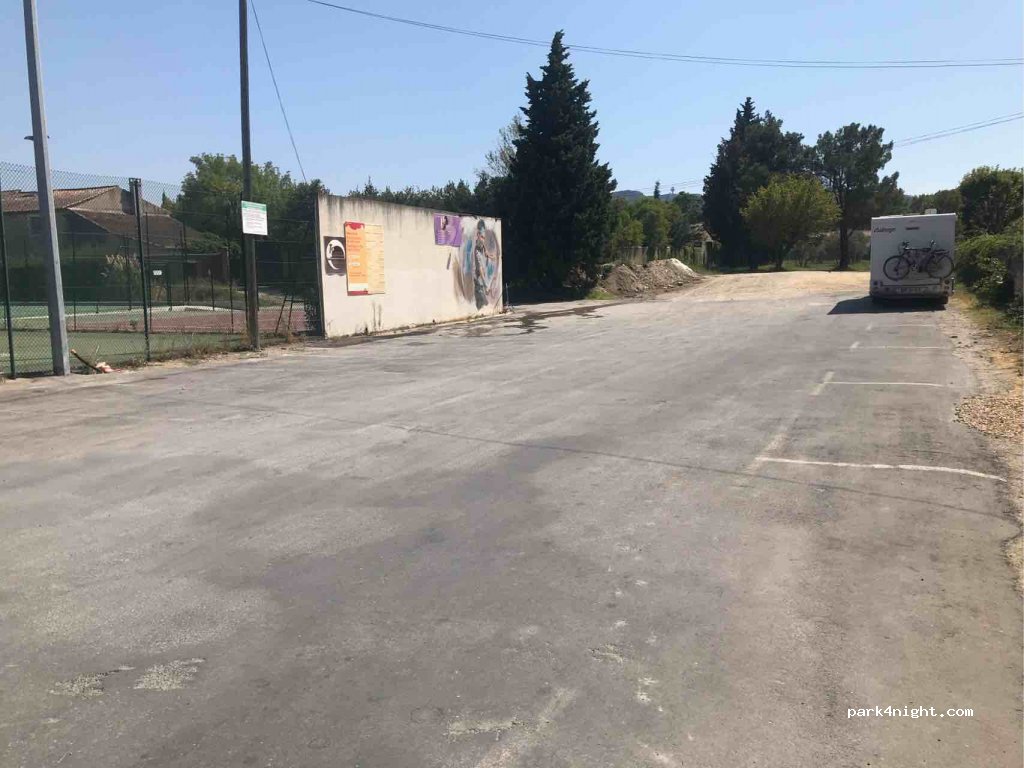 (13210) Saint-Rémy-de-Provence - 12 Avenue Mal de Lattre de Tassigny — foto