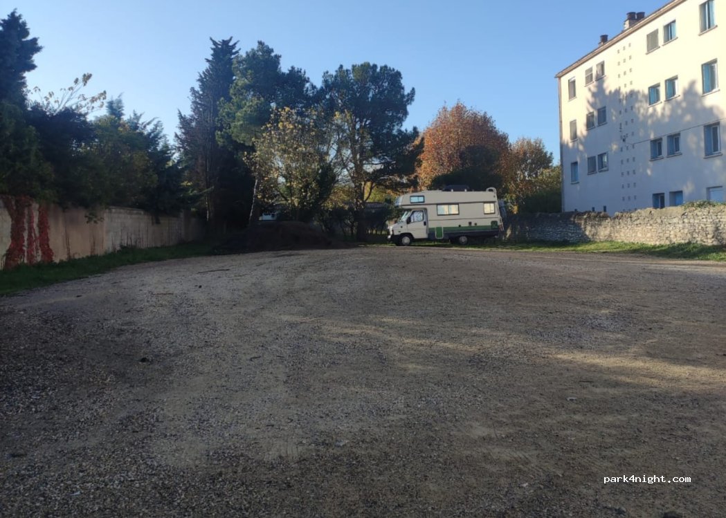 (13210) Saint-Rémy-de-Provence - 12 Avenue Mal de Lattre de Tassigny — foto 3