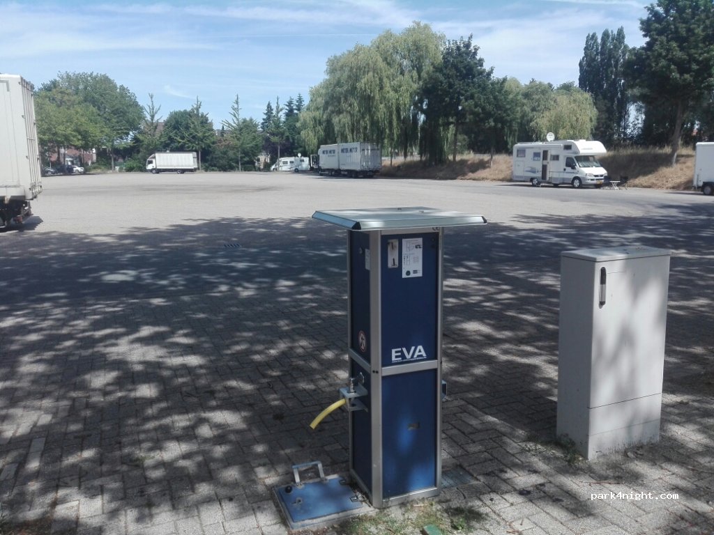 Wohnmobilstellplatz am Freibad in Schüttorf — foto