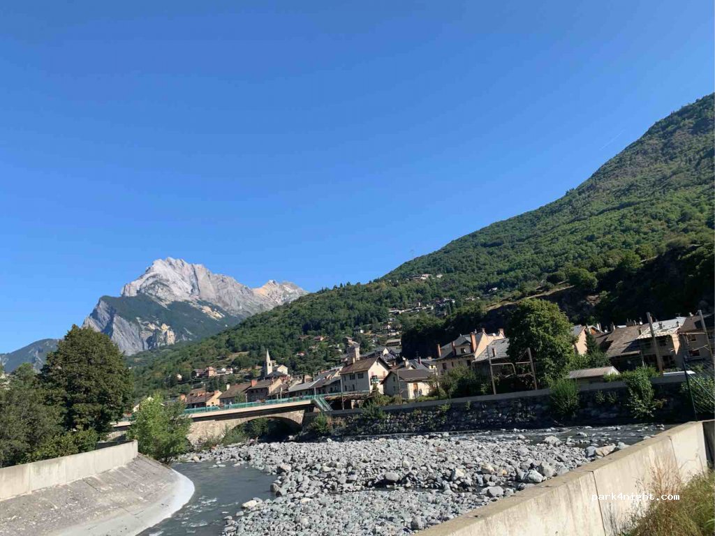 (73140) Saint-Michel-de-Maurienne - 50 Rue de la Curiaz — foto 2