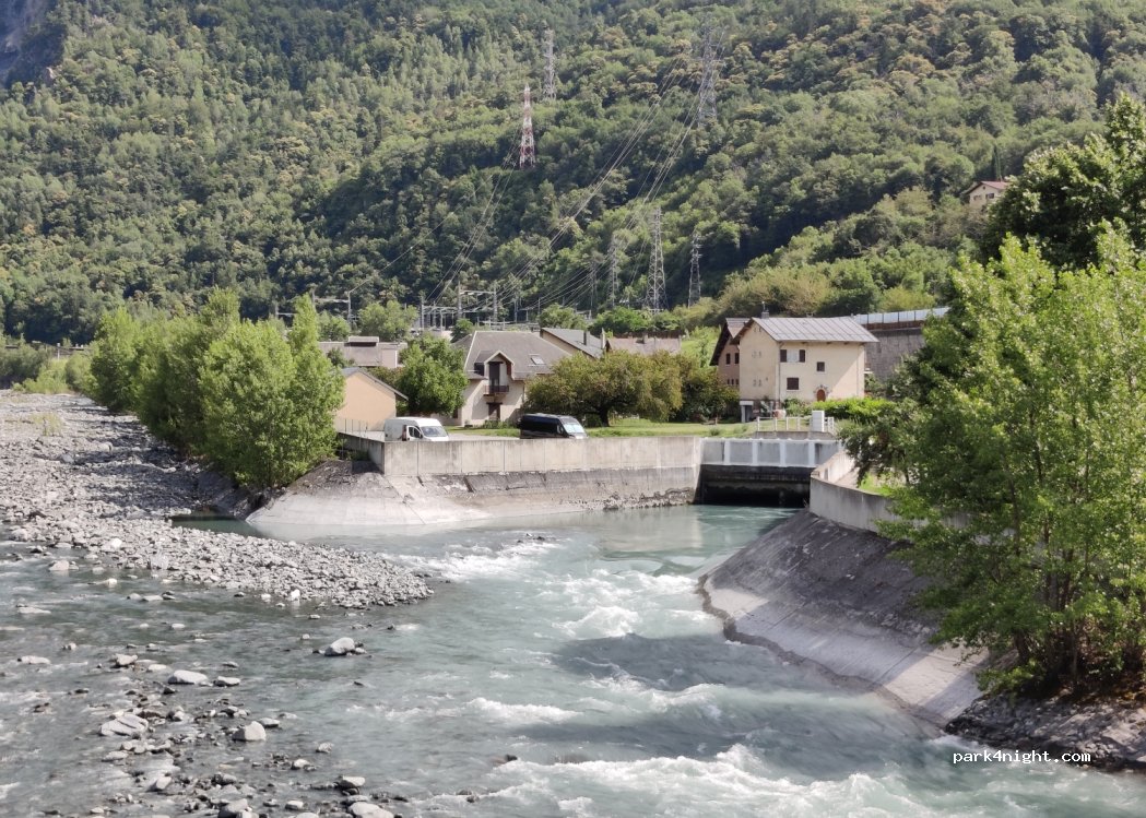 (73140) Saint-Michel-de-Maurienne - 50 Rue de la Curiaz — foto 4