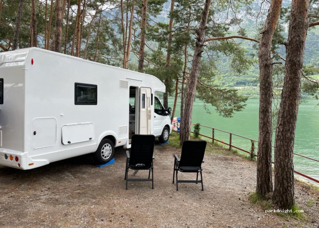 Camping Vantone Pineta. — foto