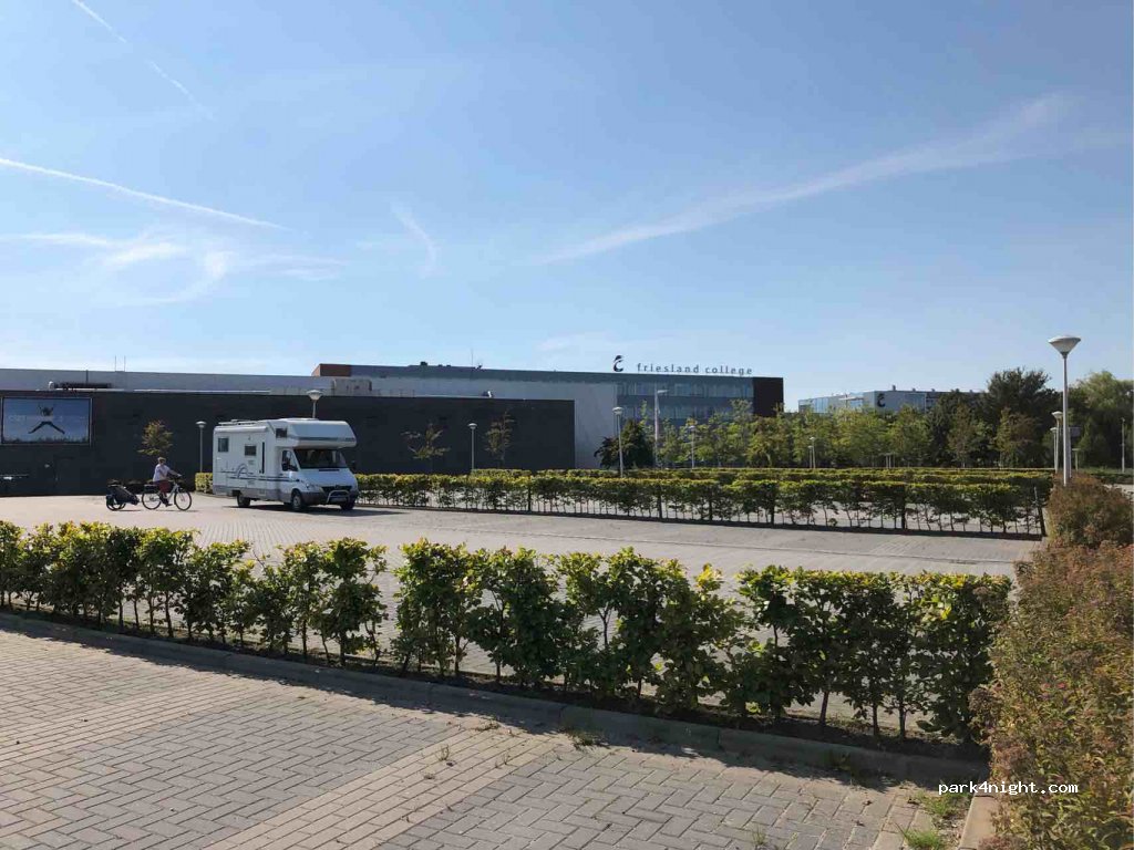 (8931 AH) Leeuwarden - 93D Julianalaan — foto