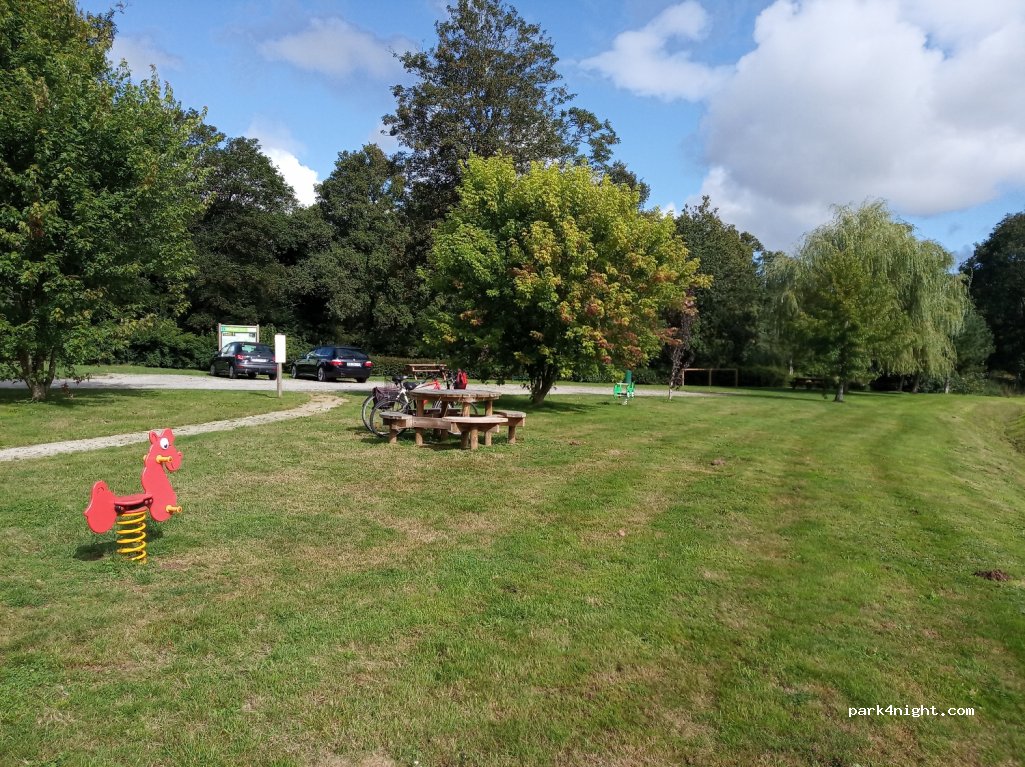 (22570) Plélauff - 1 Rue Grande Rue — foto