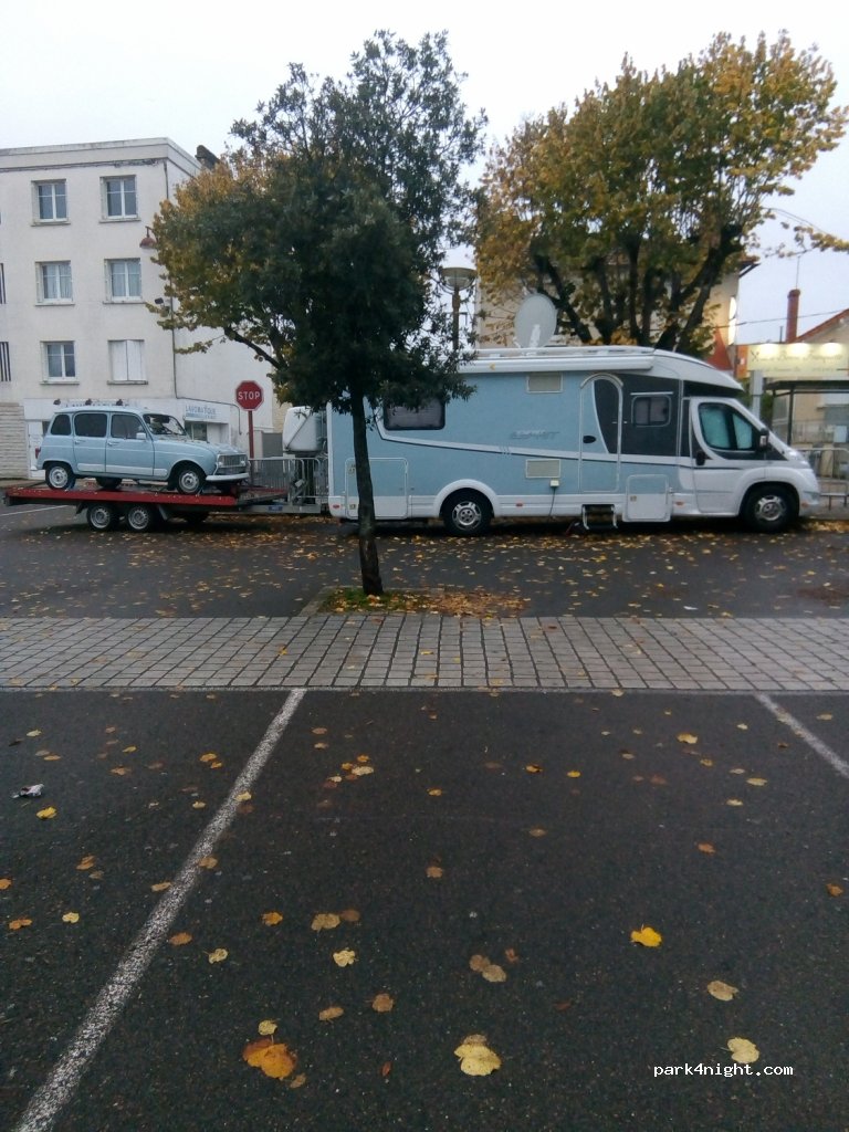(16400) La Couronne - 36 Rue de la Libération — foto 2