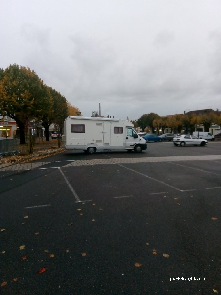 (16400) La Couronne - 36 Rue de la Libération — foto 3
