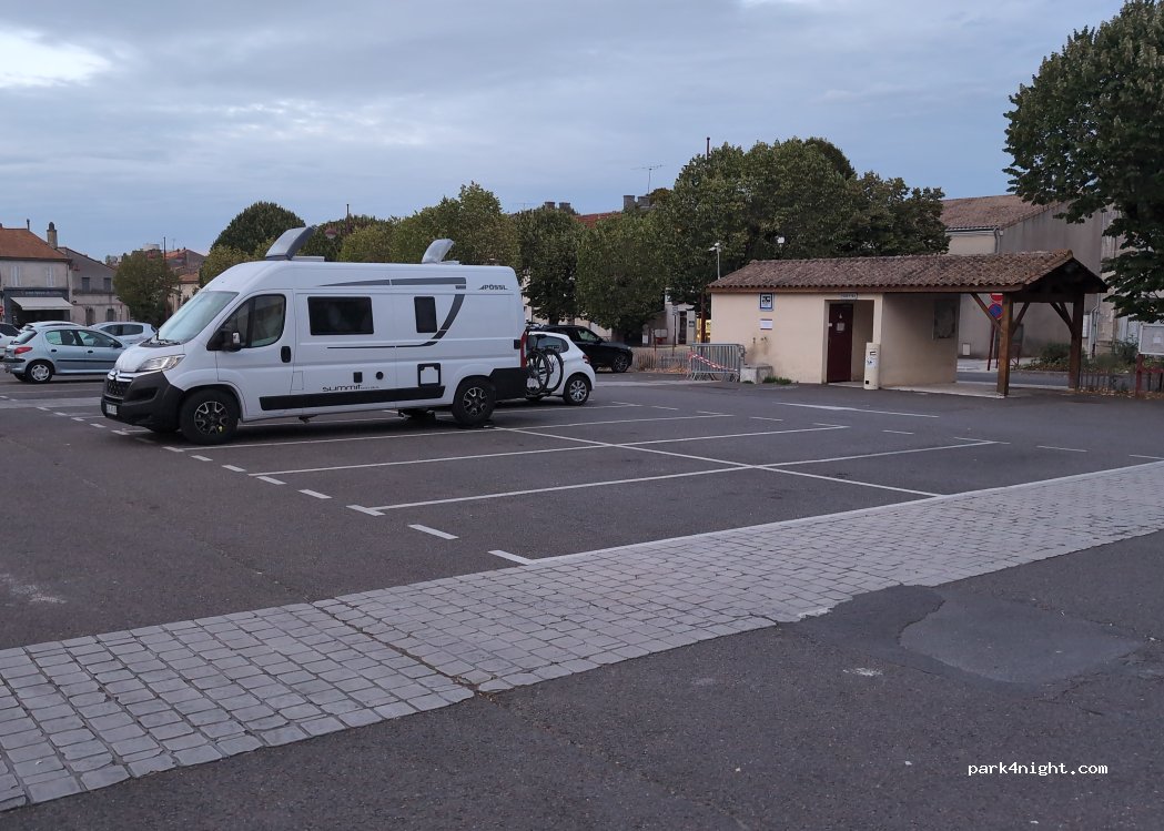 (16400) La Couronne - 36 Rue de la Libération — foto 5