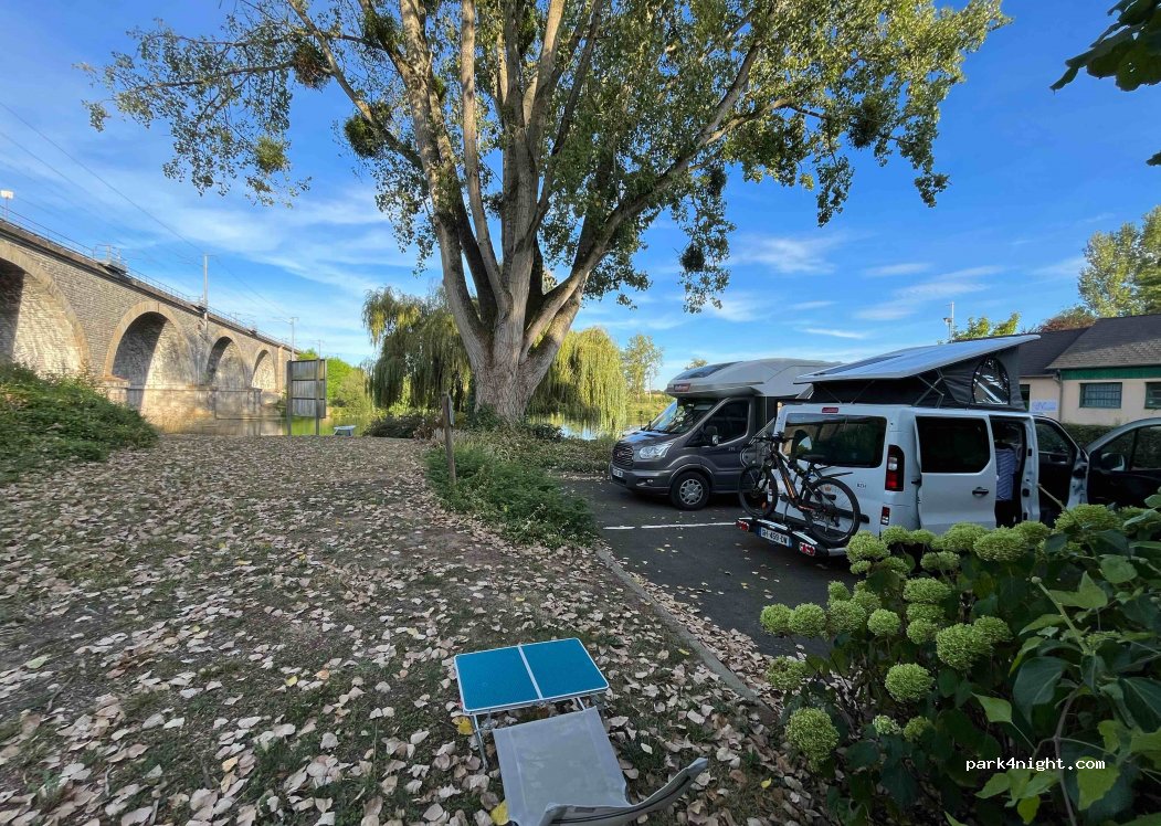 (72430) Noyen-sur-Sarthe - Rue Jacques Dessart — foto 2