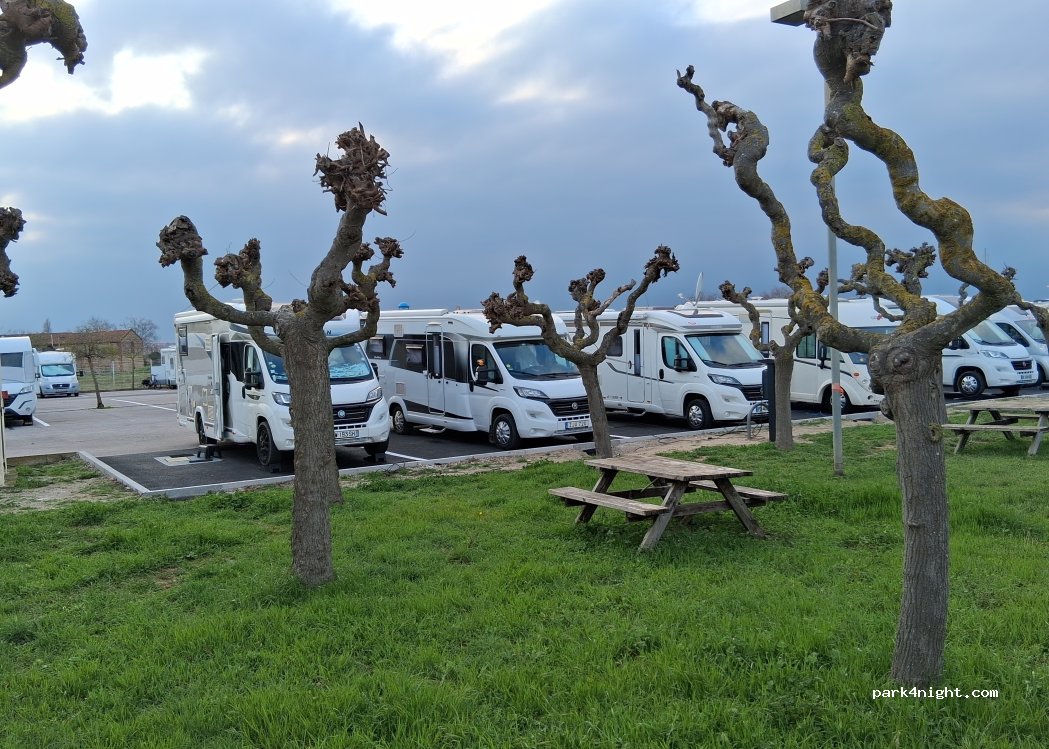 (66750) Saint-Cyprien - Quai Arthur Rimbaud — foto 3