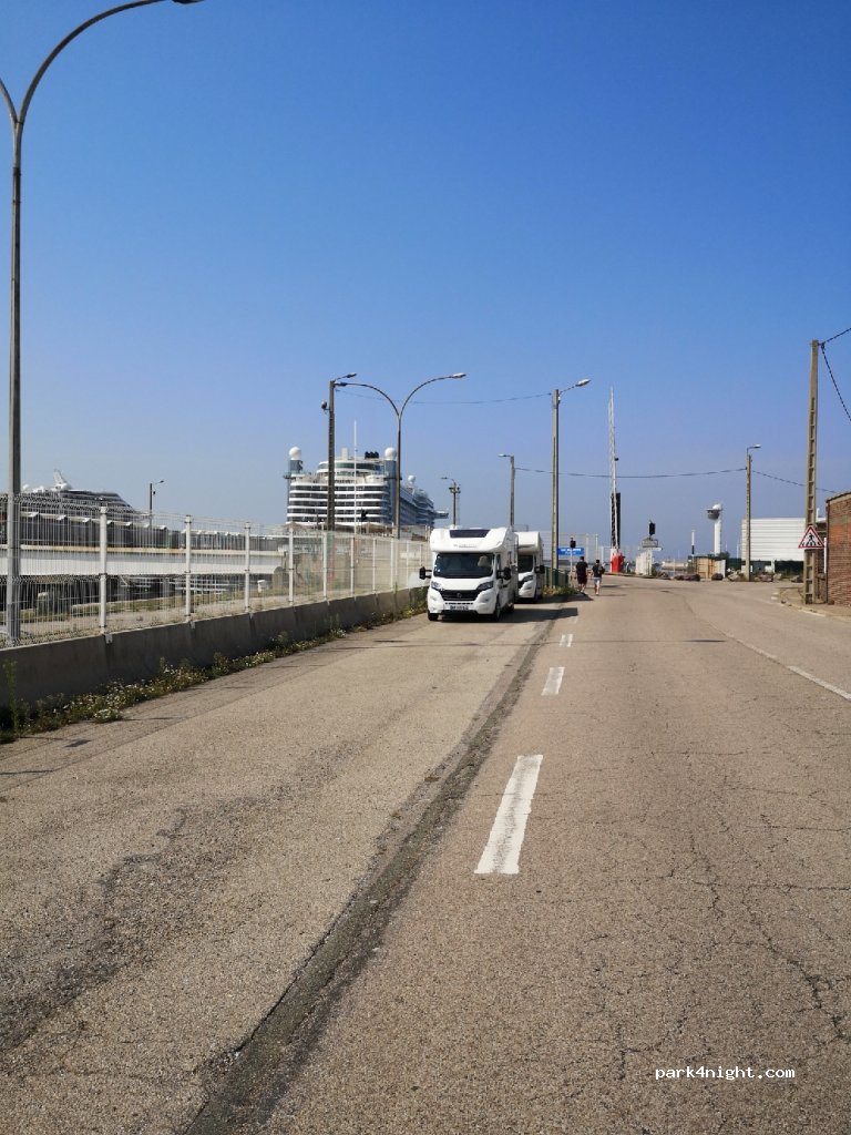 (76600) Le Havre - 176 Quai des Remorqueurs — foto