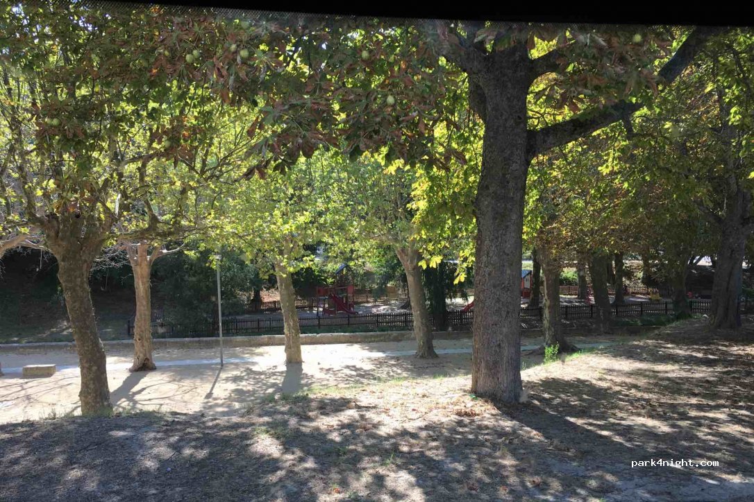 (13650) Meyrargues - Place Anciens Combattants — foto