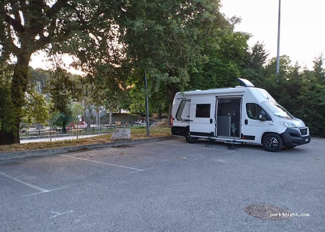 (13650) Meyrargues - Place Anciens Combattants — foto 3