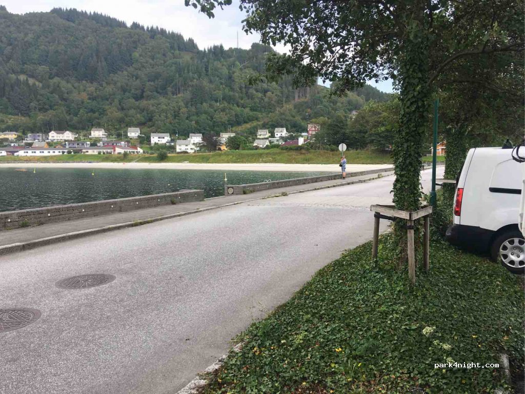 (6740) Selje - Unnamed Road — foto