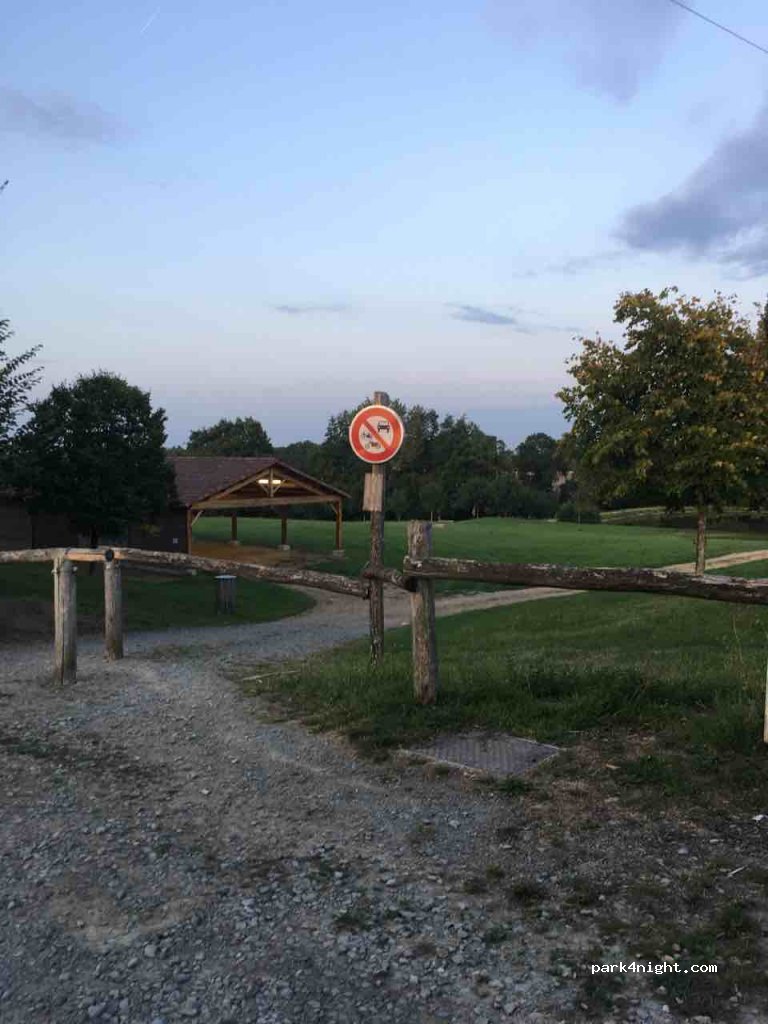 (85120) Saint-Pierre-du-Chemin - Rue du Chemin Bas — foto 2