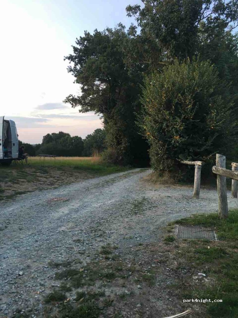 (85120) Saint-Pierre-du-Chemin - Rue du Chemin Bas — foto 3