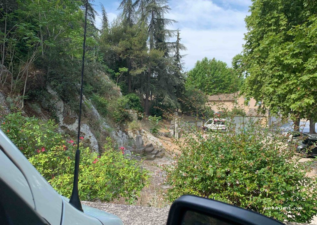 (84440) Robion - 7 Rue de la Caoune / Avenue du Luberon — foto 2