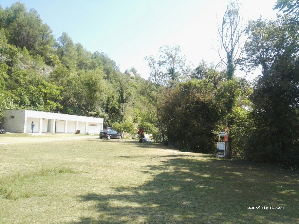 (5J46+FCC) Studenci - Unnamed Road — foto