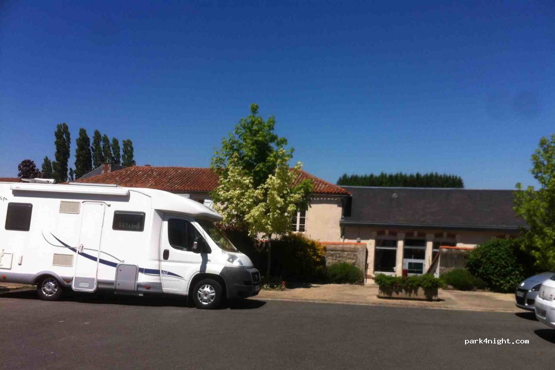 (79130) Allonne - Le Bourg — foto