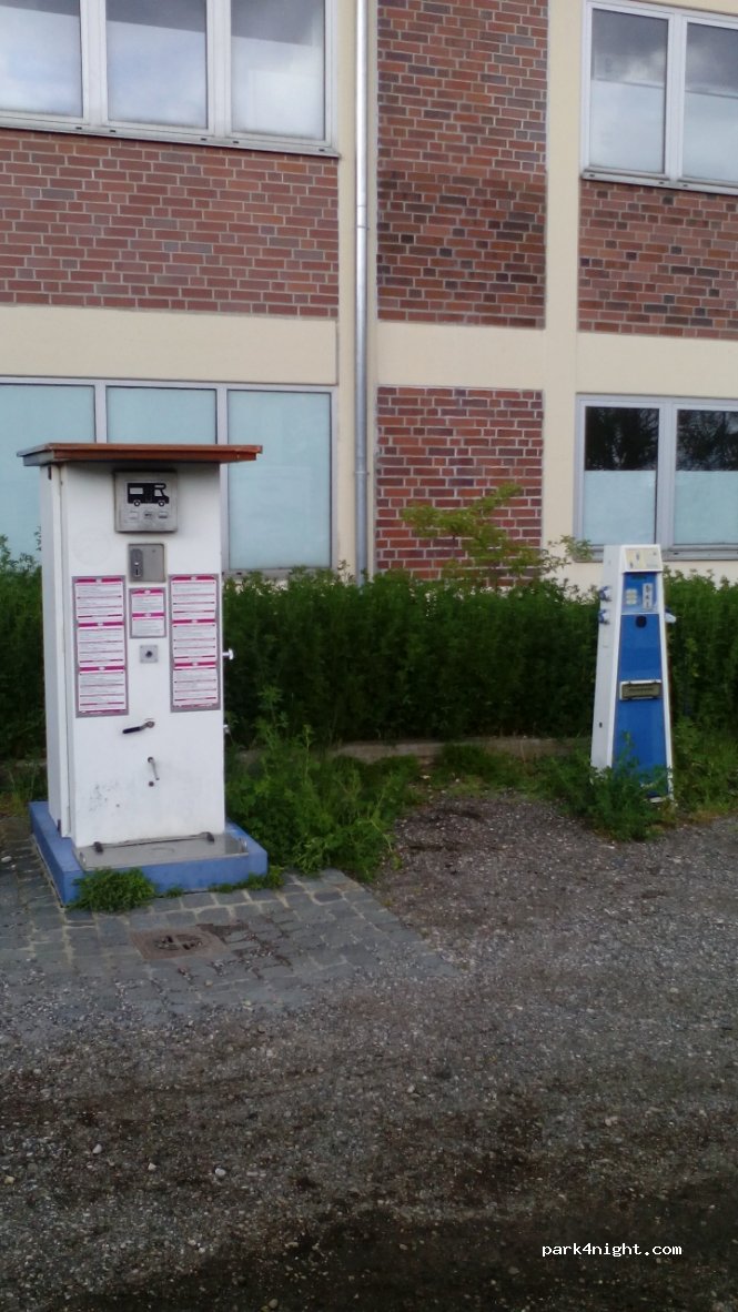 Wohnmobilstellplatz am Großparkplatz in Sulzbach-Rosenberg — foto