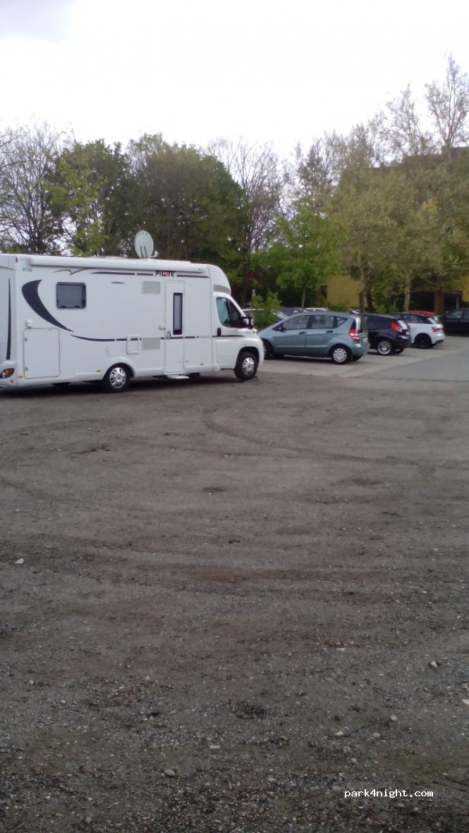 Wohnmobilstellplatz am Großparkplatz in Sulzbach-Rosenberg — foto 2