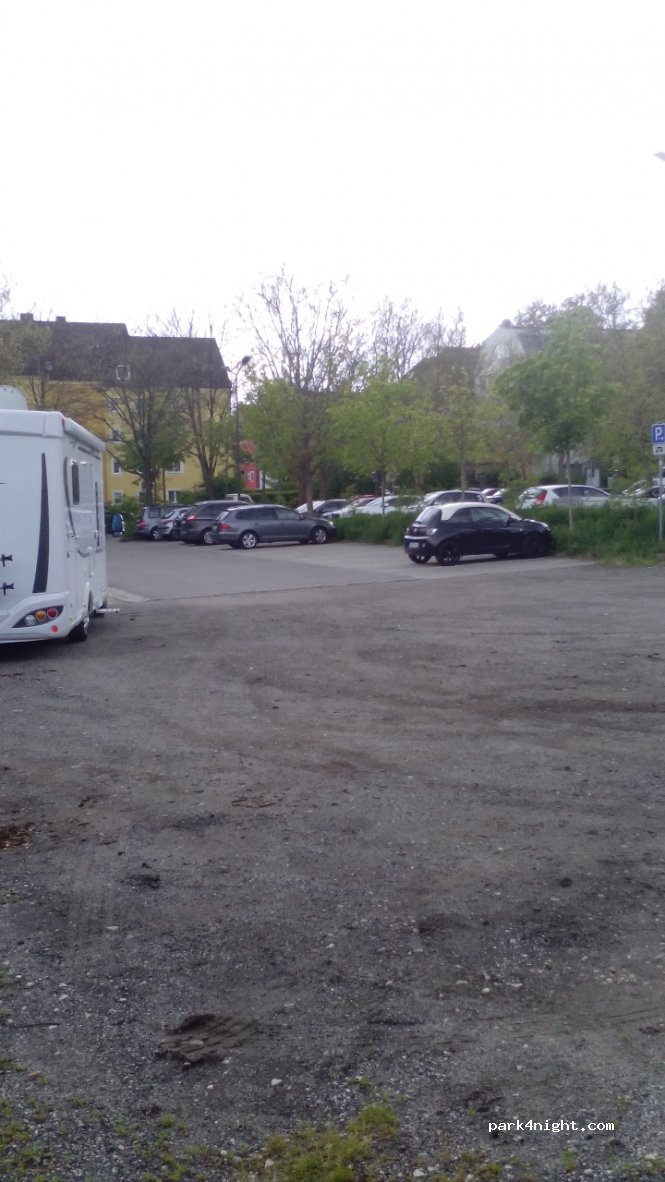Wohnmobilstellplatz am Großparkplatz in Sulzbach-Rosenberg — foto 3