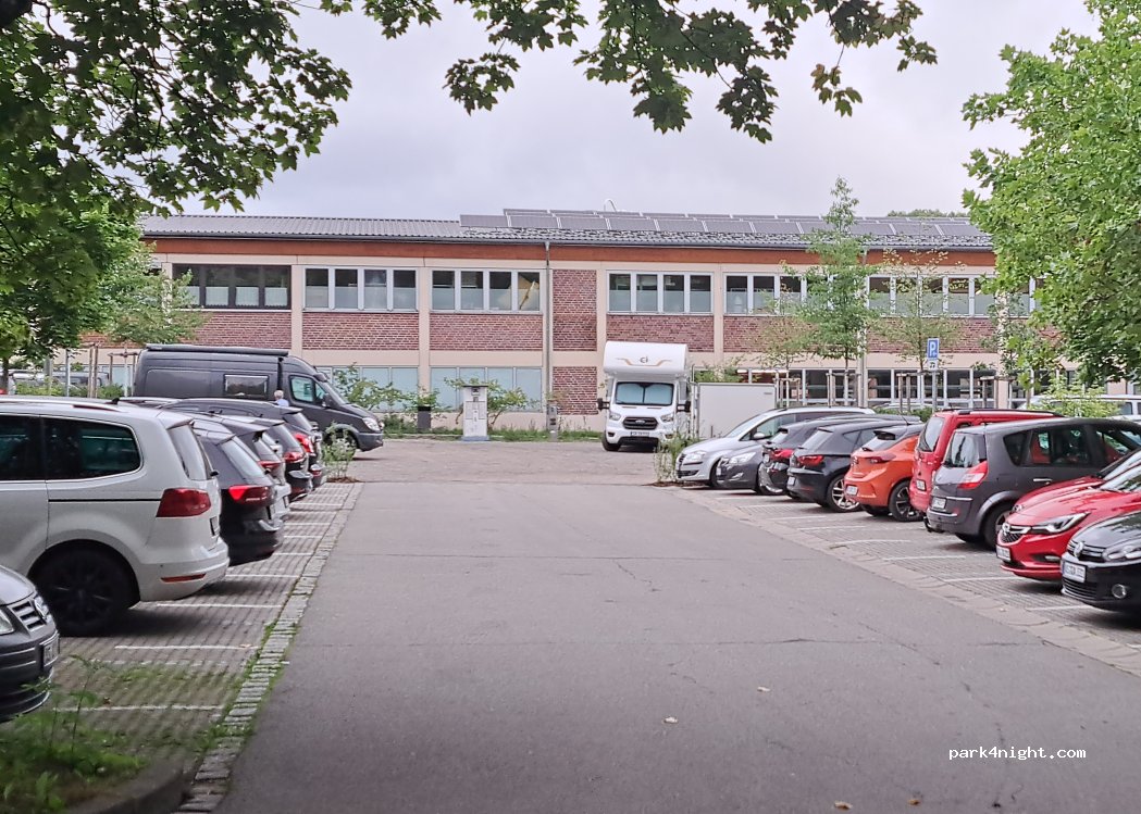 Wohnmobilstellplatz am Großparkplatz in Sulzbach-Rosenberg — foto 4