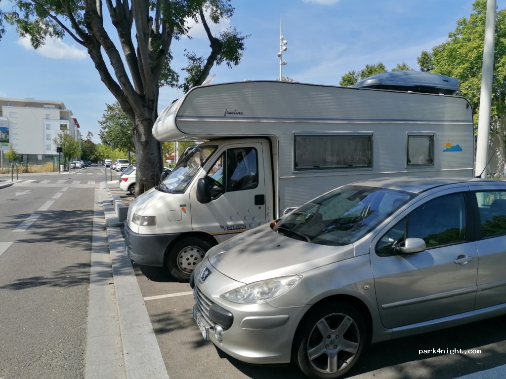 (30000) Nîmes - 55 Rue Vincent Faïta — foto