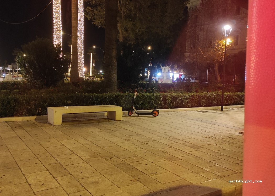 (70121) Bari - 17 Largo Eroi del Mare — foto