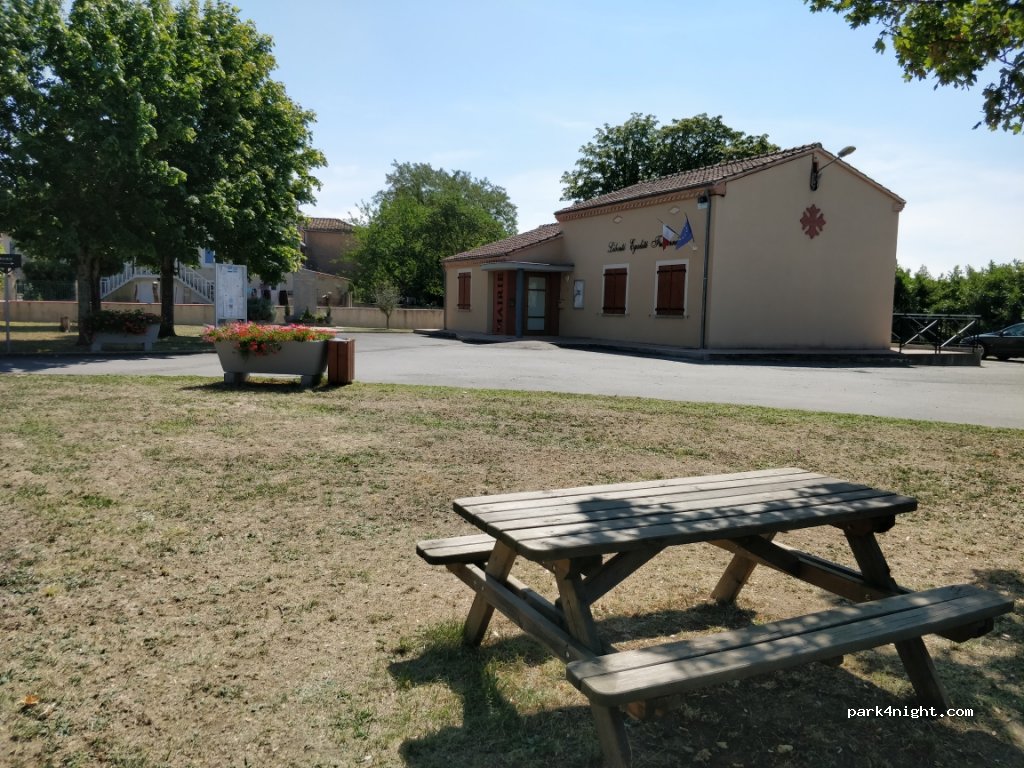 (81440) Brousse - 1 Place de la Mairie — foto