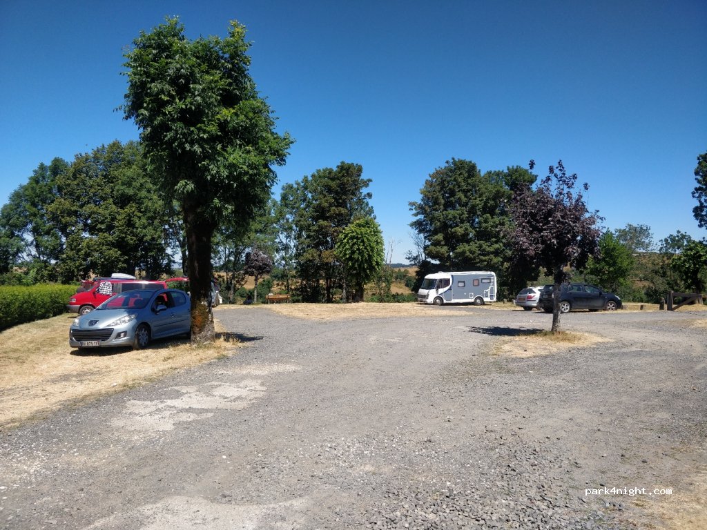 (12210) Laguiole - 20 Rue du Fort — foto 2