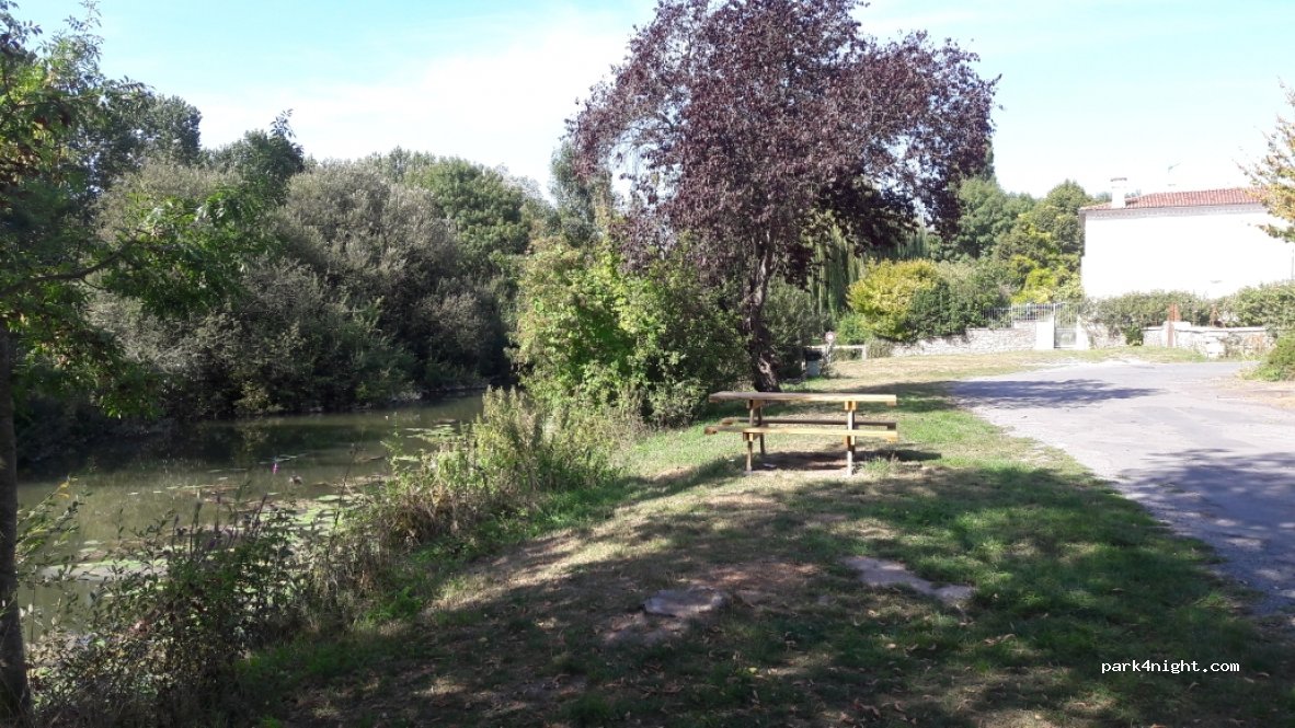 (17380) Tonnay-Boutonne - 5 Rue de l'Abreuvoir — foto
