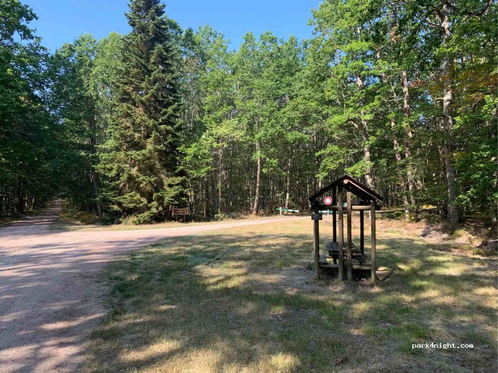(03160) Saint-Plaisir - Unnamed Road — foto
