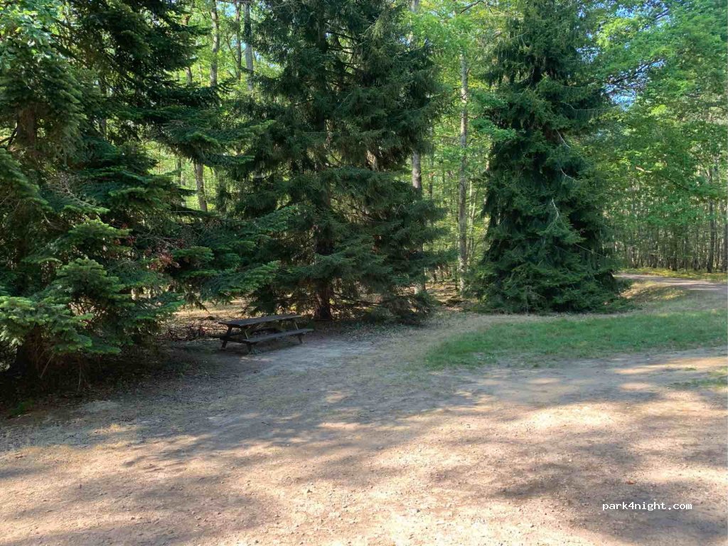 (03160) Saint-Plaisir - Unnamed Road — foto 3