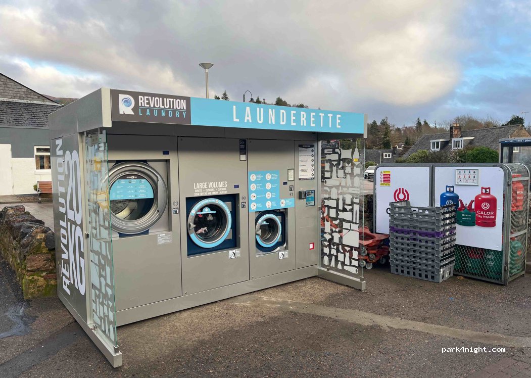 (PH32 4DD) Fort Augustus - Main Street, 6 A82 — foto