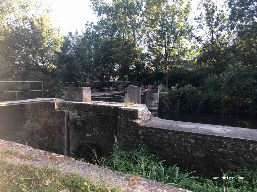 (49260) Brézé - Baffou — foto