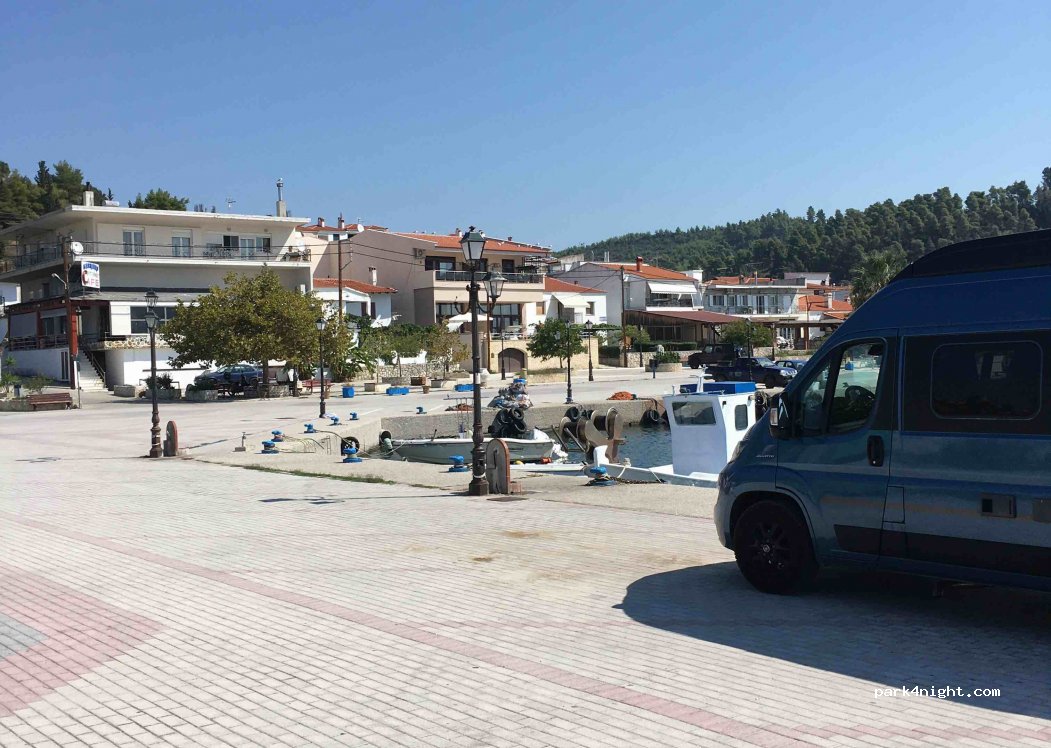 (630 85) Nea Skioni - Unnamed Road — foto