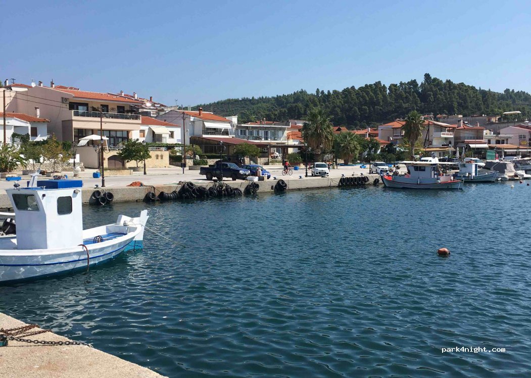 (630 85) Nea Skioni - Unnamed Road — foto 2
