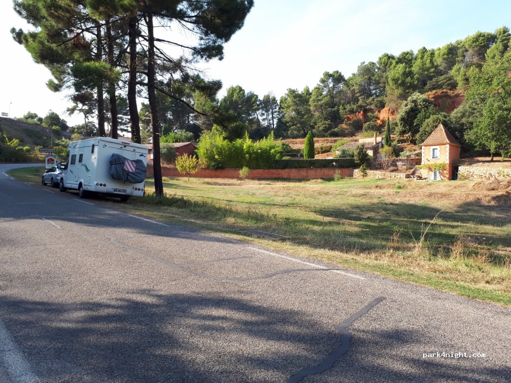 (84220) Roussillon - 45 Rue de la Fontaine — foto