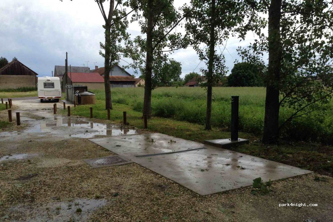(45110) Germigny-des-Prés - Rue des Manteaux — foto 2