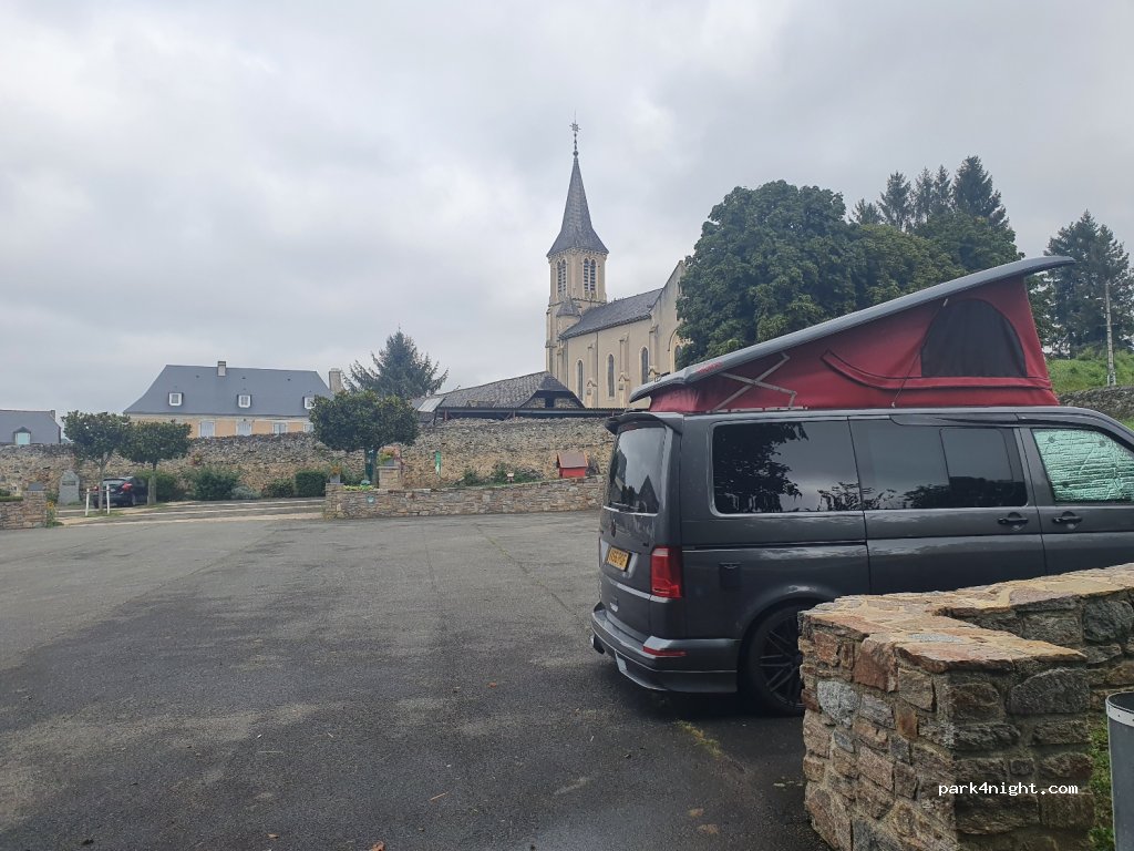 (65100) Poueyferré - 2 Place de la Mairie — foto 2