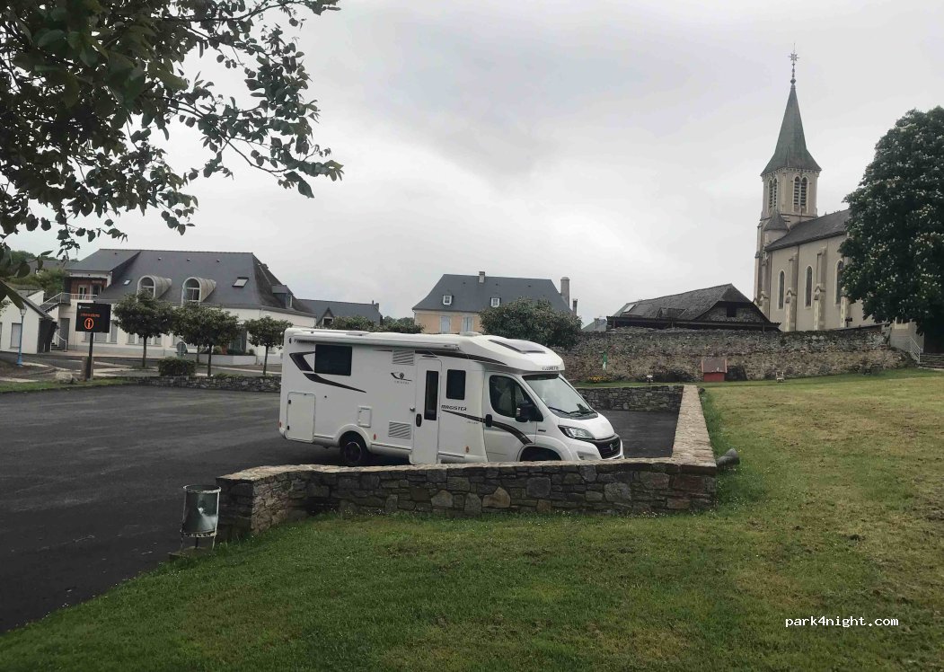 (65100) Poueyferré - 2 Place de la Mairie — foto 4