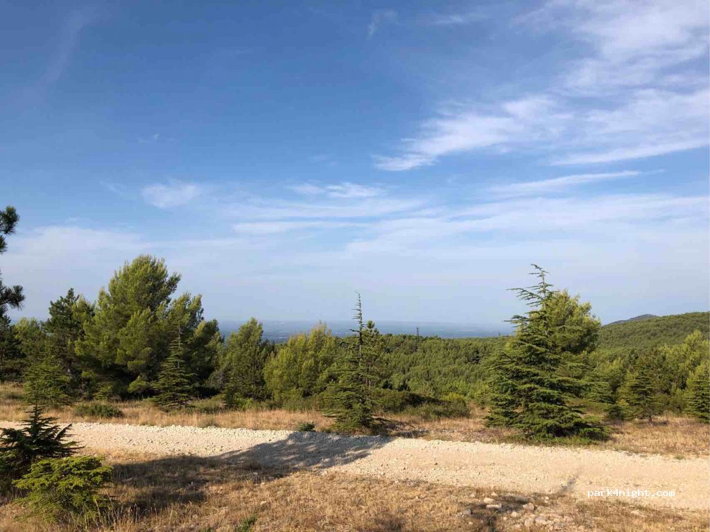 (84410) Crillon-le-Brave - D19 — foto