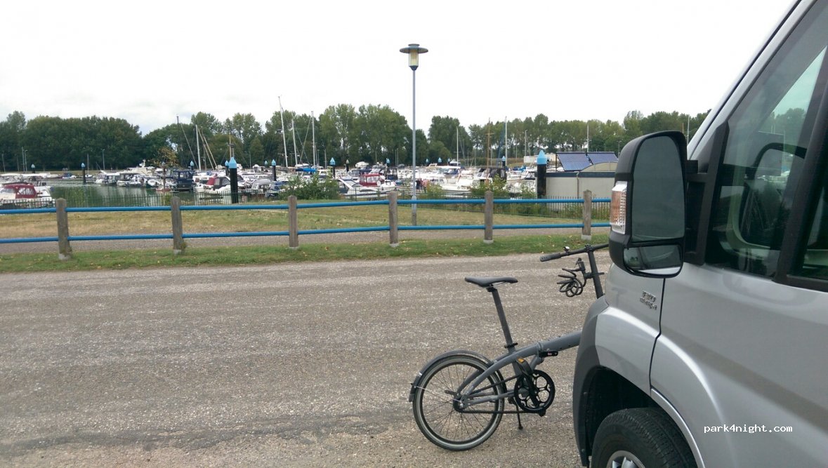 (6041 TN) Roermond - 51 Hatenboer — foto
