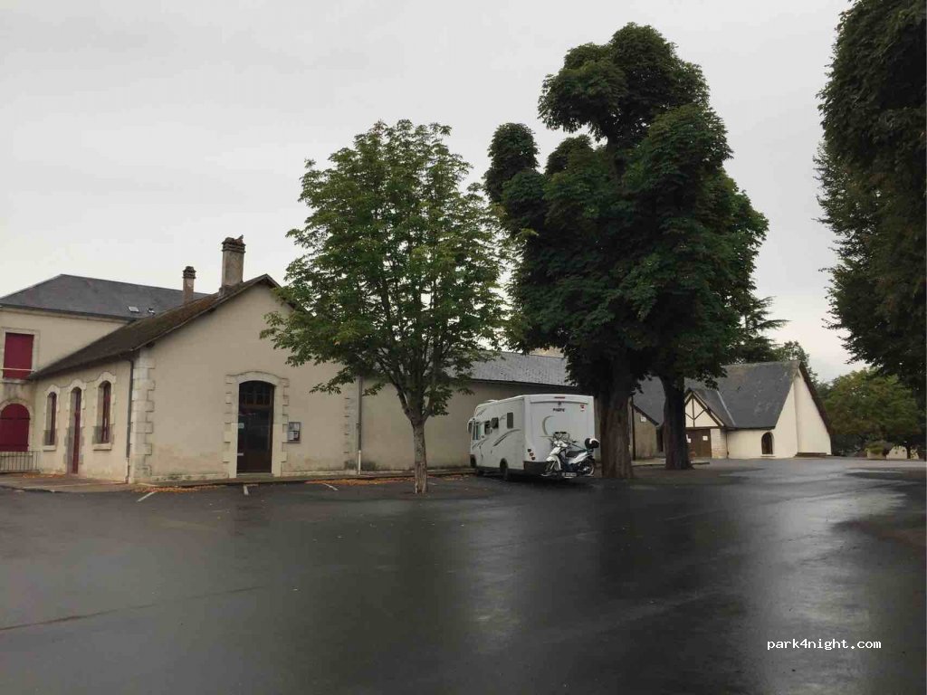 (36100) Neuvy-Pailloux - 16 Place de la Mairie — foto 3