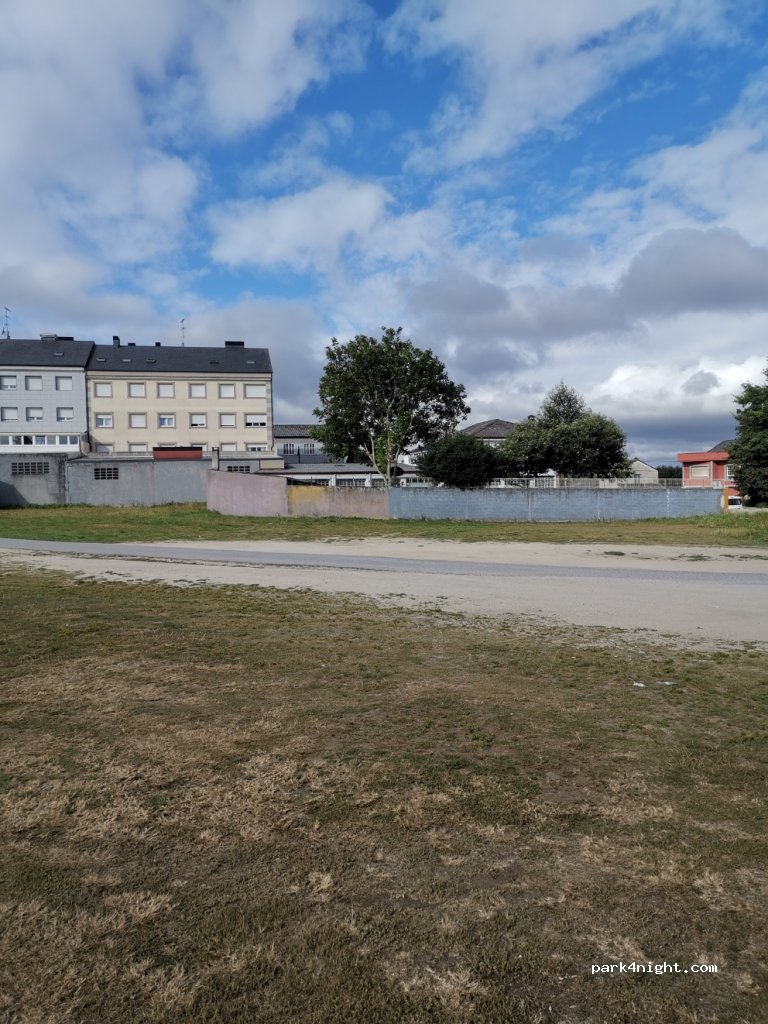 (27300) Guitiriz - 94 Avenida da Coruña — foto 2