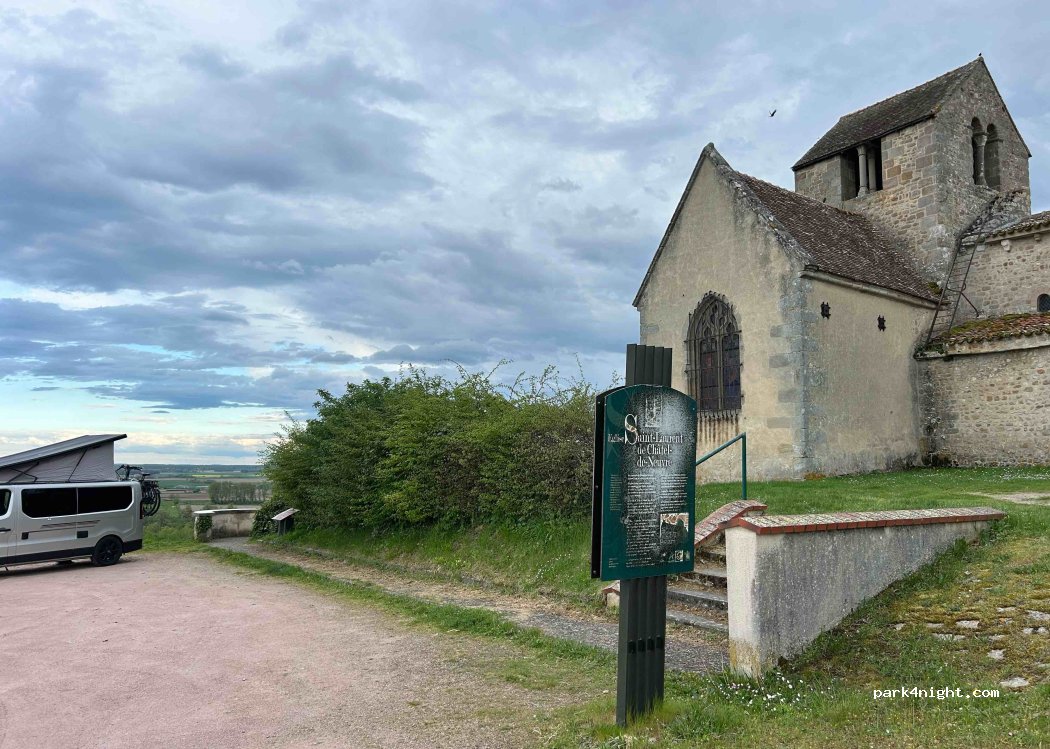 (03500) Châtel-de-Neuvre - 1 Rue de l'Église — foto 4